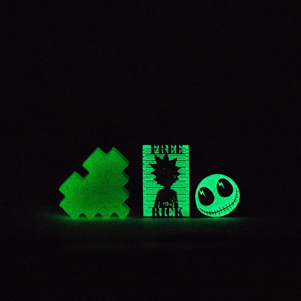 One Resin Pixelated Green Glow Heart Lapel Pin - Picture 2 of 2